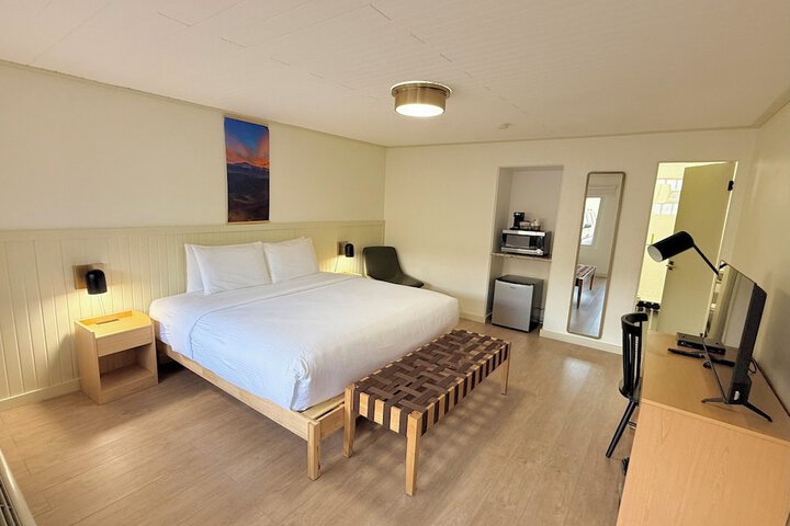 Room 6 of 18