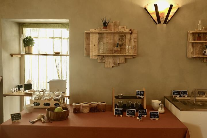 Breakfast/Coffee Service 28 of 43
