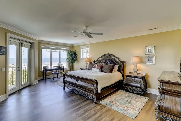 Room 4 of 24