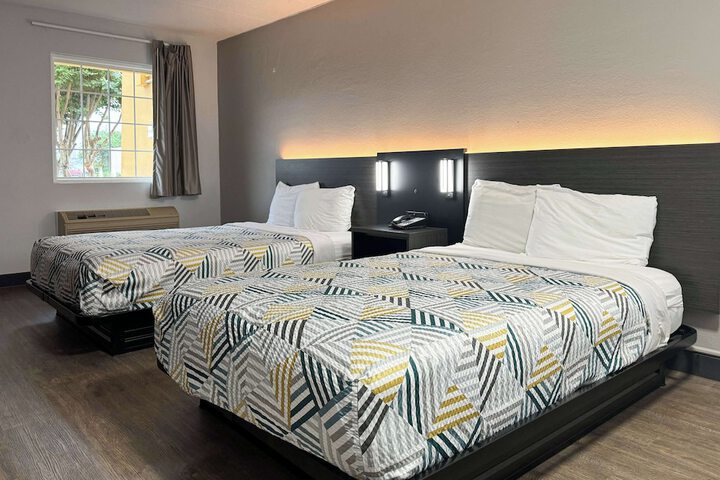2 Double Beds (4 of 7)