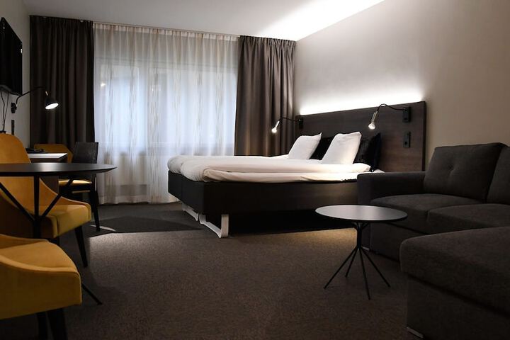 Room 12 of 36