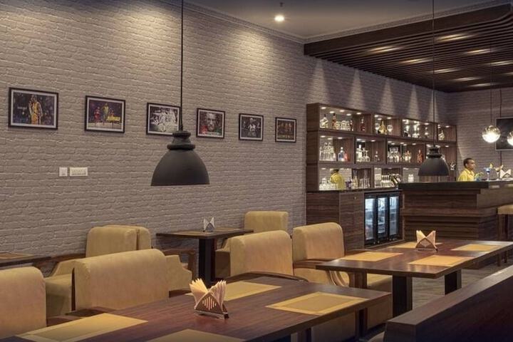 Lounge 31 of 33