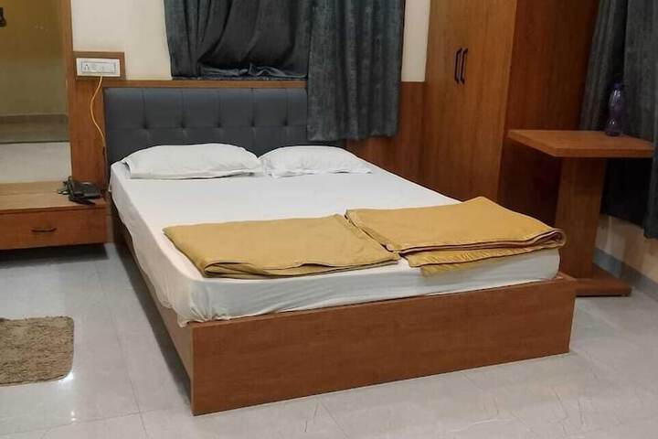 Room 8 of 17