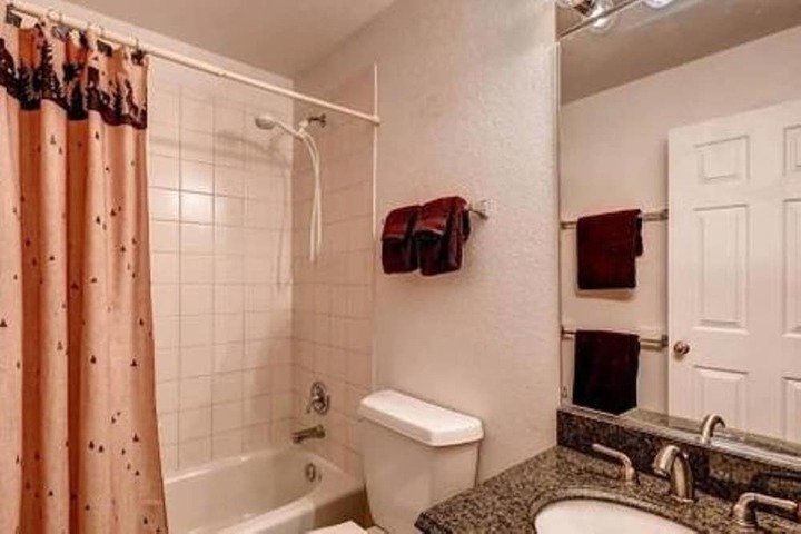 Room 12 of 18