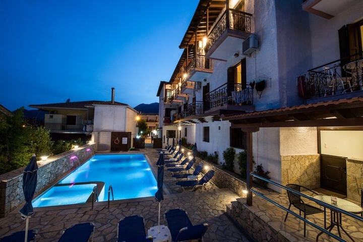 Hotel Exterior 36 of 40