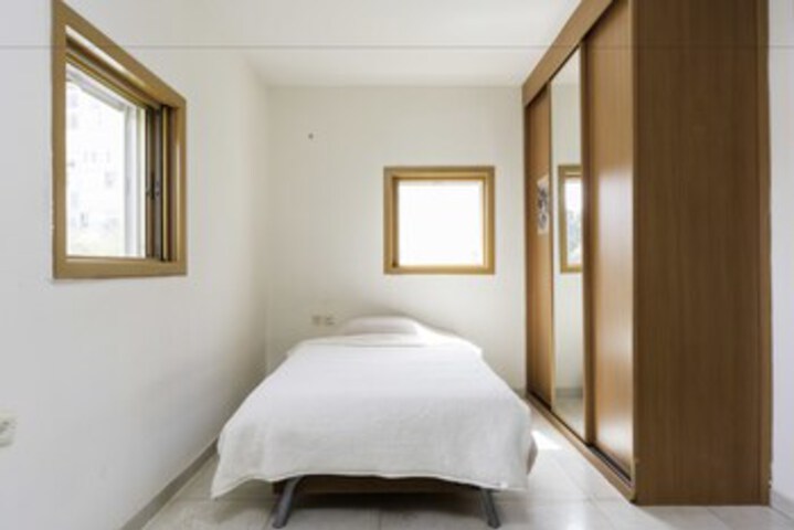 Room 4 of 20