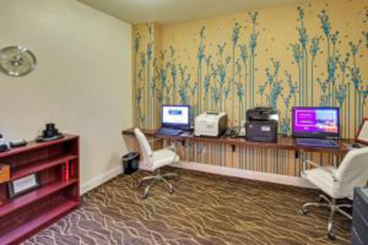 Business Center 24 of 40