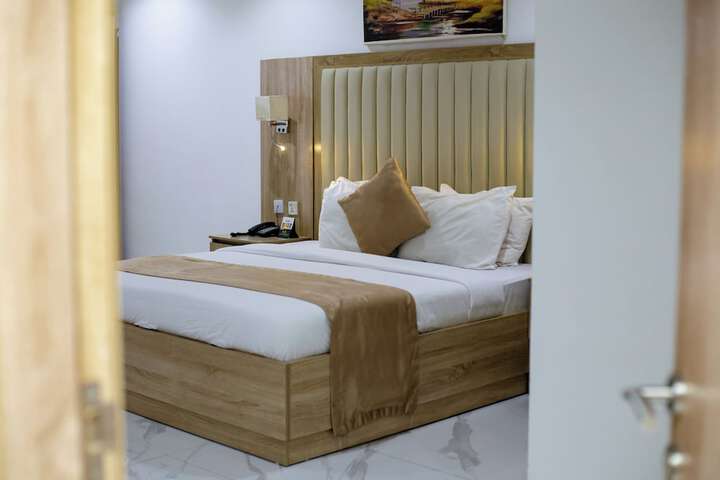 Room 10 of 49