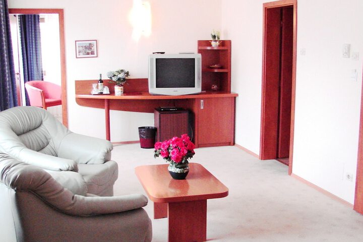 Room 13 of 50