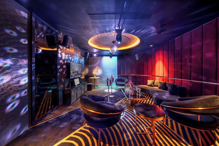 Lounge 49 of 65