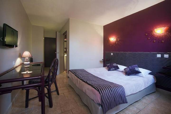 Tropic Hotel