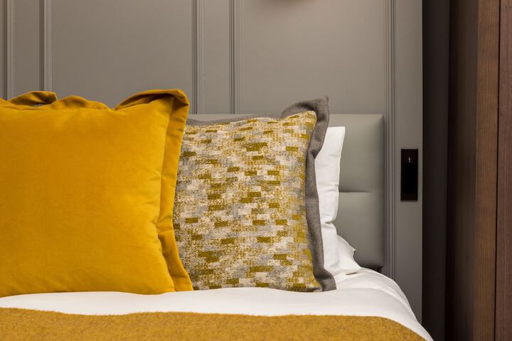 Room 10 of 38