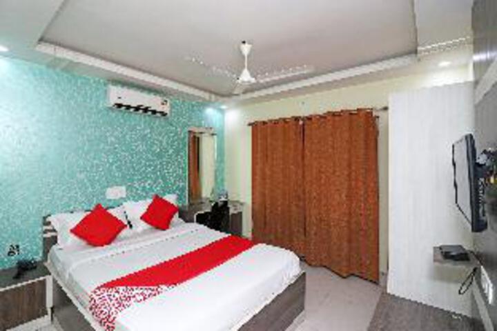Hotel Taj Palace by OYO Rooms