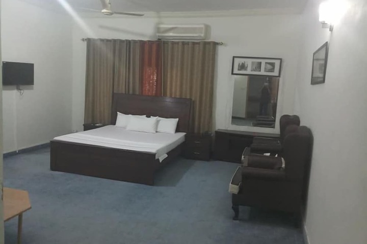 Room 17 of 39