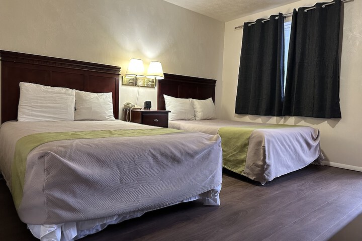 Economy Room 1 Double Bed (1 of 16)