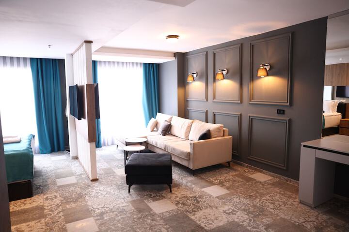 Room 32 of 84