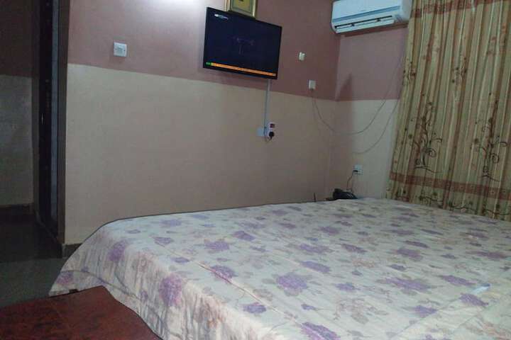 Room 7 of 25