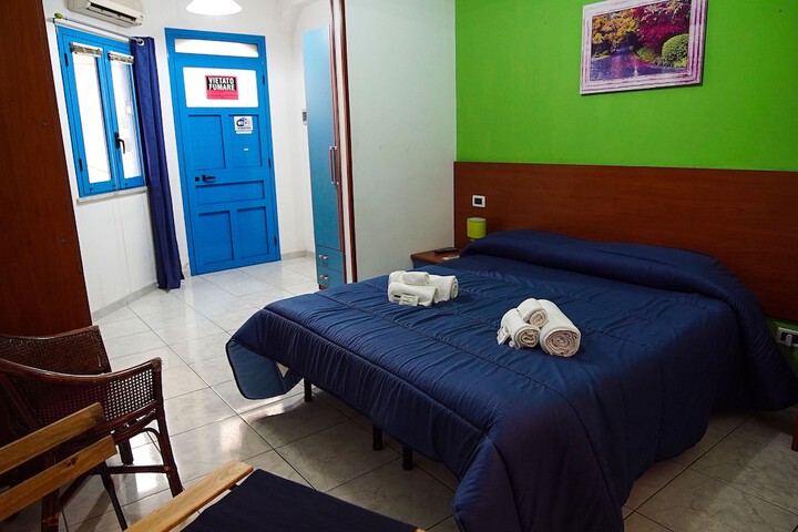 Room 15 of 120
