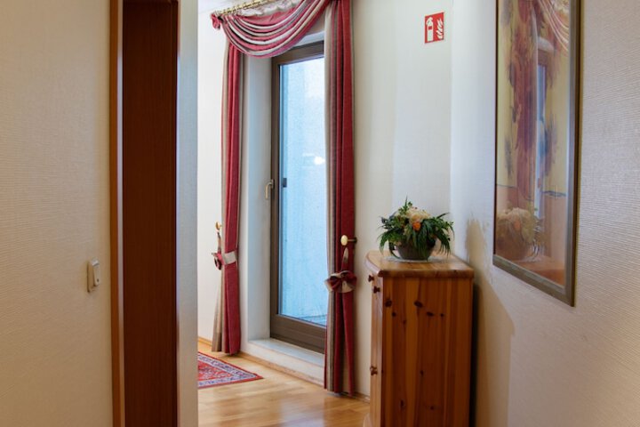 Ballroom/Hall 85 of 107