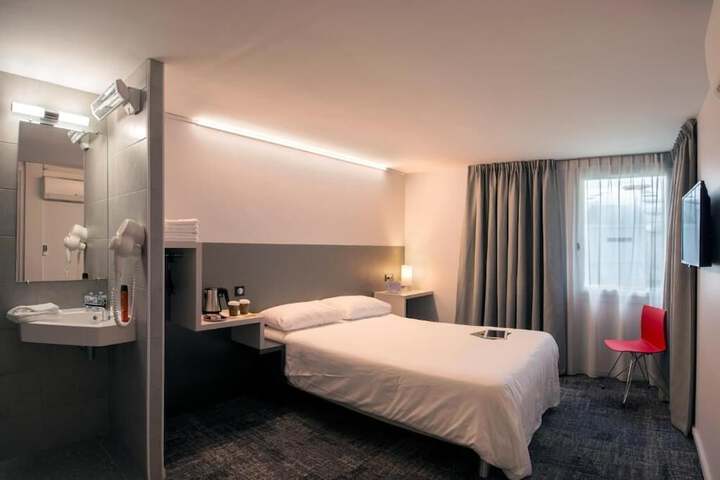 Room 9 of 36