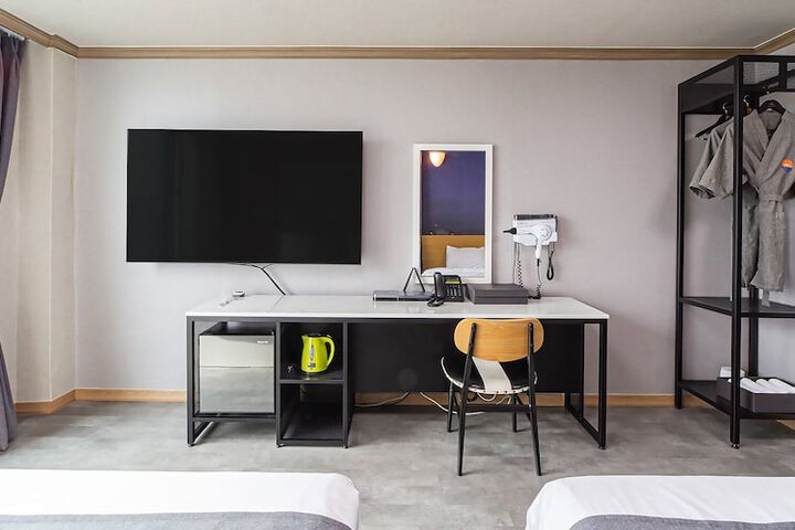 Room 80 of 139