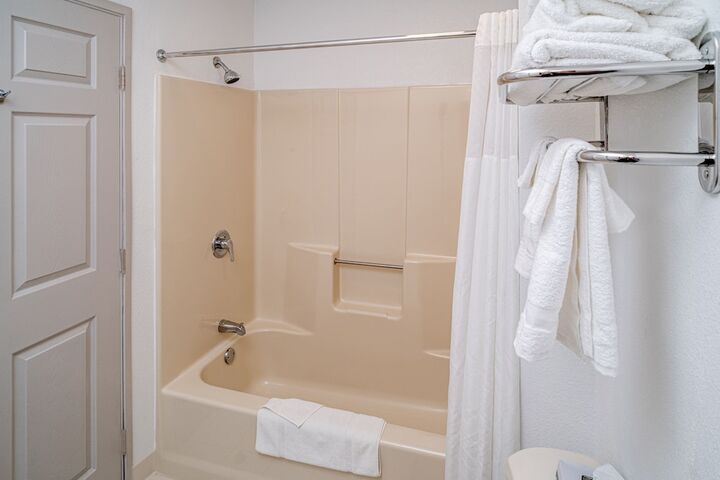 2 Queen Beds (7 of 18)