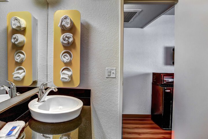 Room 16 of 29