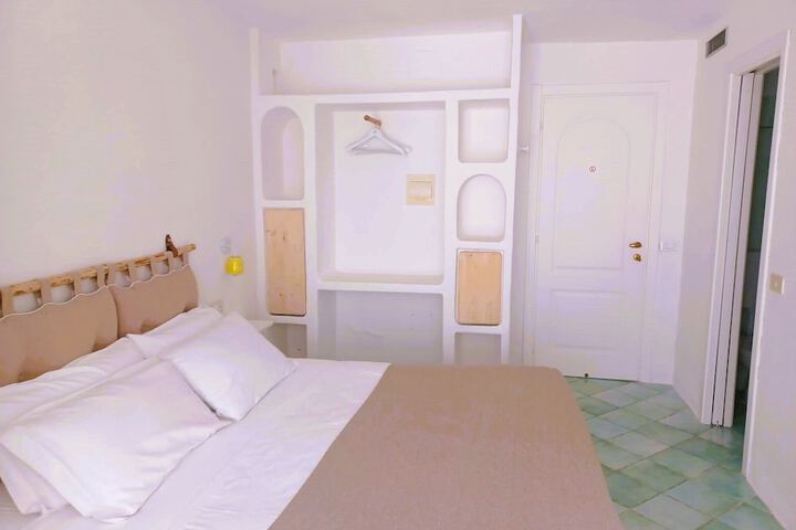 Room 61 of 246