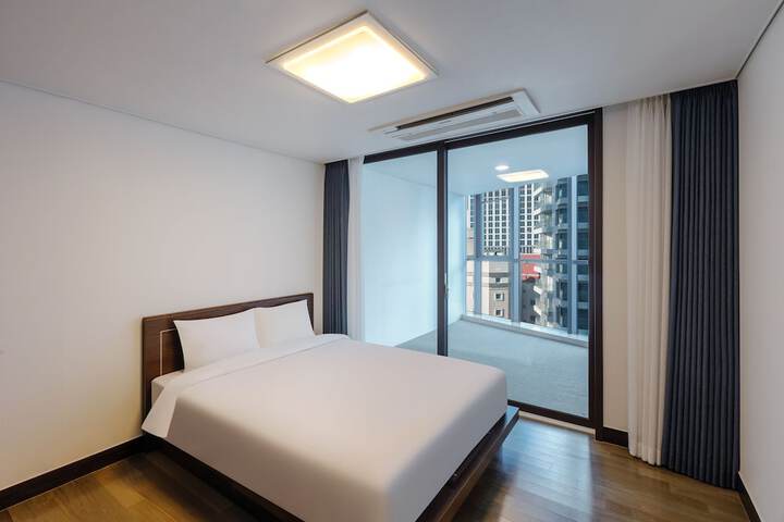 Room 28 of 94