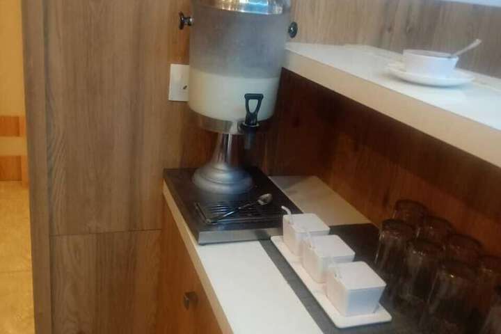 Breakfast/Coffee Service 11 of 19