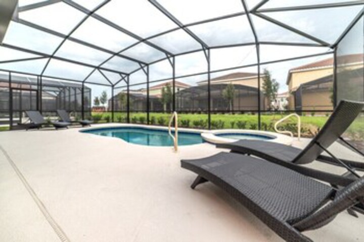 Pool 28 of 61