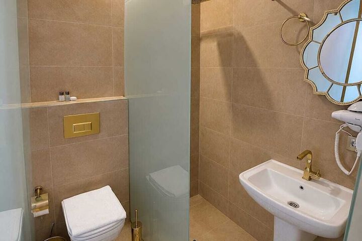 Room 16 of 23