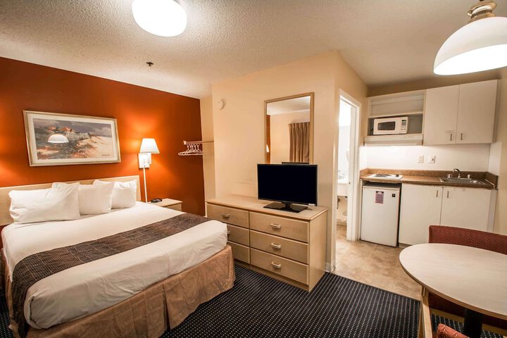 1 Queen Bed Efficiency (10 of 17)