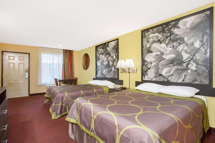 2 Queen Beds (1 of 7)