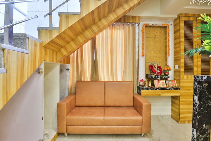OYO 24444 HOTEL RUDRAX