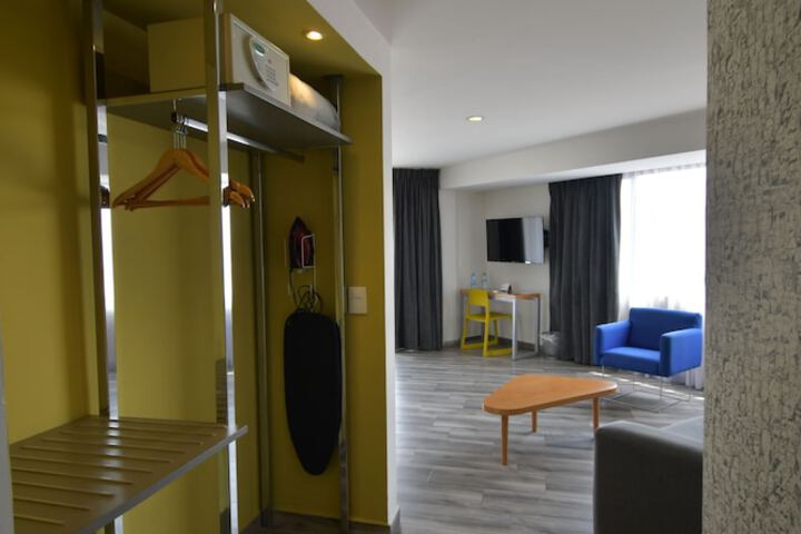 Room 28 of 66
