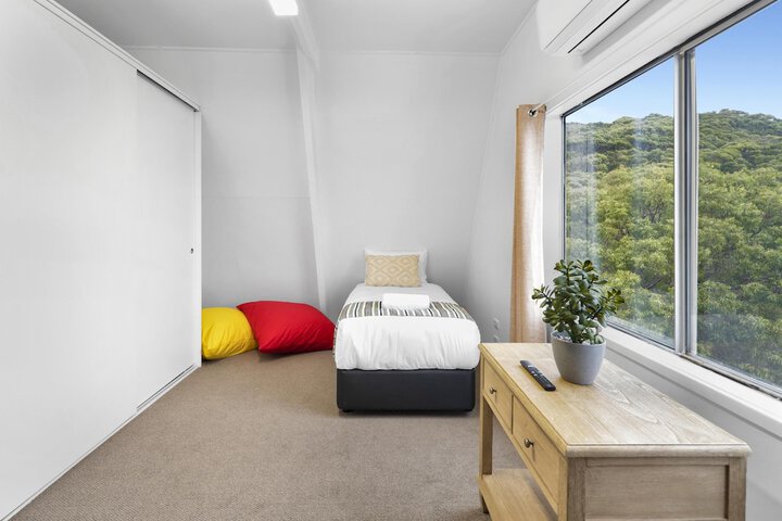 Room 52 of 175