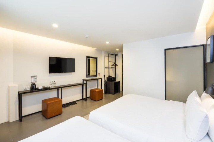 Room 16 of 60