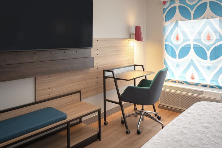 Room 10 of 38