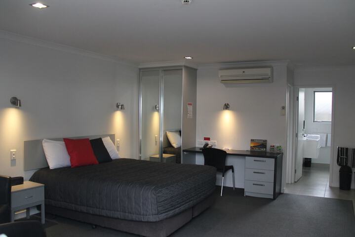Room 6 of 47