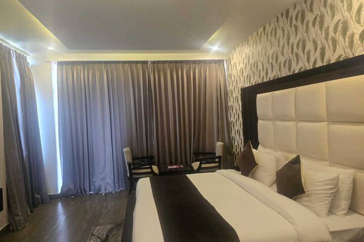 Room 10 of 30