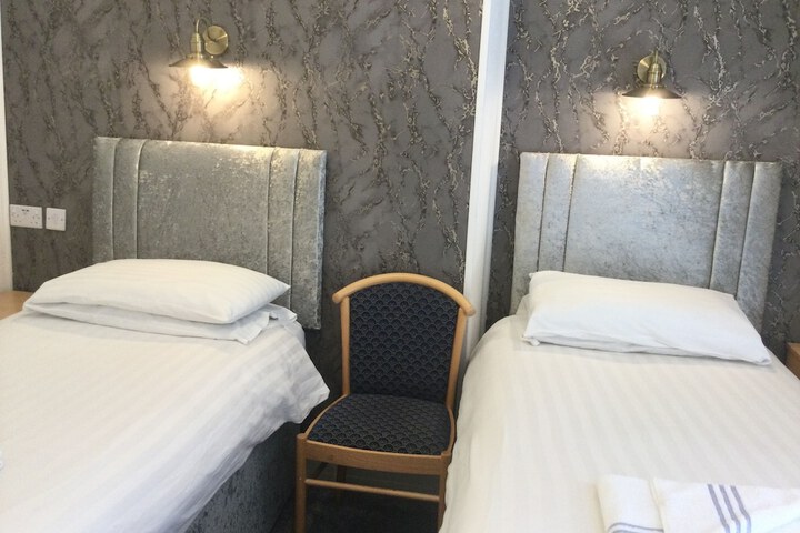 Room 40 of 170