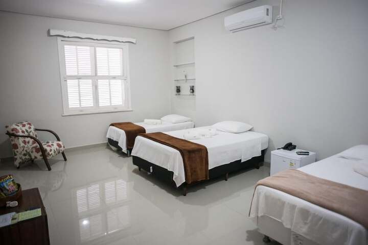 Room 10 of 42
