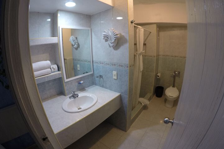 Room 25 of 49