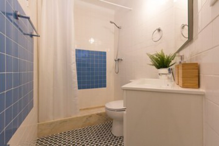 Room 2 of 16