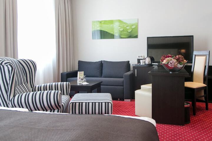 Room 14 of 37