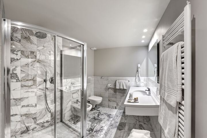 Room 27 of 42