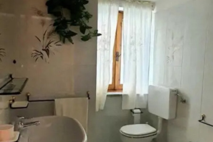 Room 7 of 14
