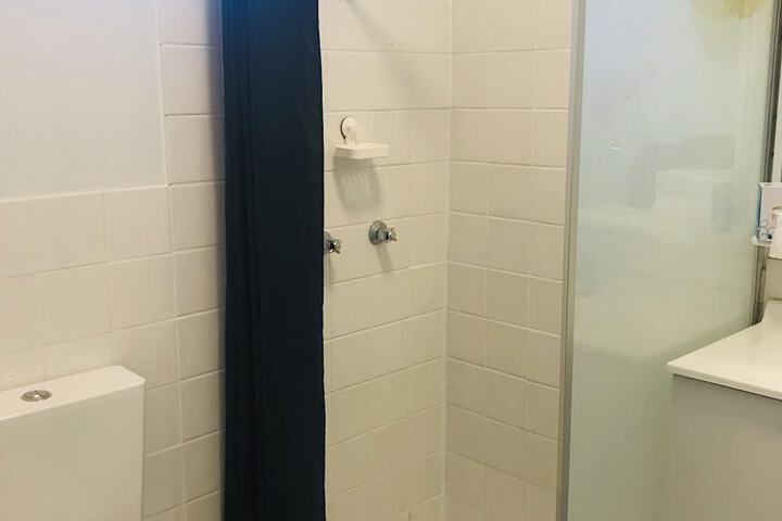 Room 8 of 40