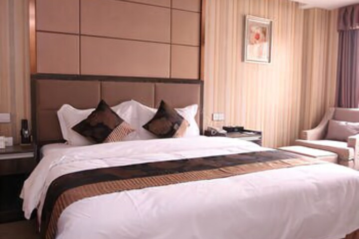 Room 6 of 8
